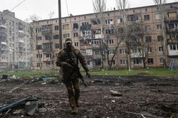 Điện Kremlin nói về việc chấm dứt chiến sự, Nga tăng cường phòng thủ ở Mariupol