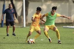 SEA Games 32: U22 Việt Nam tập luyện dưới nắng nóng gần 40 độ C