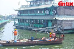 Hà Nội cưỡng chế du thuyền trên hồ Tây