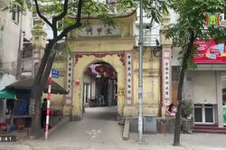 Cổng làng trăm tuổi ở Hà Nội