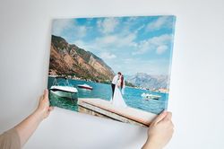 Nhìn ảnh cưới của bố mẹ, bé trai khóc nấc vì tưởng bố ngoại tình