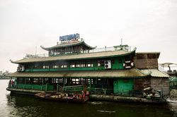 Hà Nội cưỡng chế bến cập du thuyền trên Hồ Tây