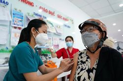 Ca mắc COVID-19 tăng vọt lên gần 3.000 ca, cao nhất 6 tháng qua