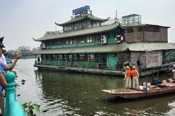 Hà Nội cưỡng chế tháo dỡ, di dời bến cập du thuyền trên hồ Tây