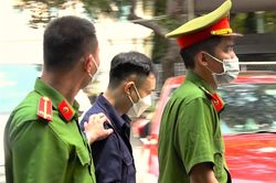 'Tú ông' hầu tòa vì môi giới bán dâm giá 15.000 USD