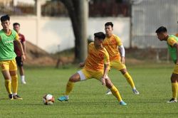 U22 Việt Nam vs U22 Lào: Trông người mà ngẫm đến ta