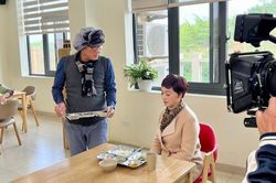 Ekip phim 'Bà ngoại lắm chiêu' chia sẻ những hình ảnh hậu trường hiếm hoi