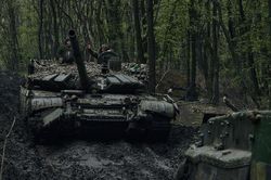 Nga chiếm giữ thêm các khu phố ở Bakhmut, bắn rơi Su-24