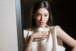 Thần thái hút hồn của Hoa hậu Trần Tiểu Vy