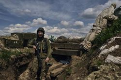 NATO đã gửi 1.550 xe bọc thép, 230 xe tăng cho Ukraine
