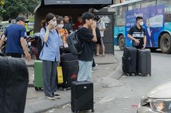 Sinh viên và 'cuộc chiến' về quê dịp 30/4 - 1/5