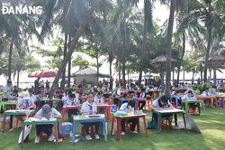 Hơn 100 học sinh tham gia cuộc thi vẽ tranh 'Vì một Sơn Trà xanh'