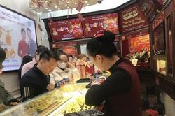 Người dân đang bán vàng ra nhiều hơn mua vào