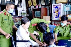 Không có kỳ nghỉ lễ để đồng hành, phục vụ nhân dân