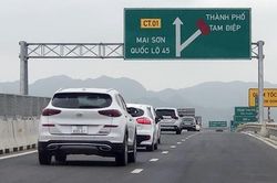 Ô tô bắt đầu được đi vào cao tốc Mai Sơn - QL45
