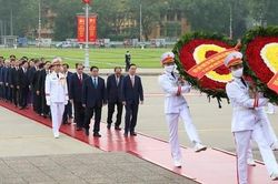 Lãnh đạo Đảng, Nhà nước viếng Chủ tịch Hồ Chí Minh, tưởng niệm các Anh hùng liệt sĩ
