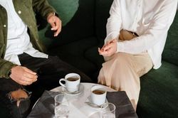 Lên kế hoạch du lịch 1/5, cô gái chia tay vì bạn trai quá hà tiện