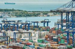 Eurozone: Tránh được suy thoái trong gang tấc