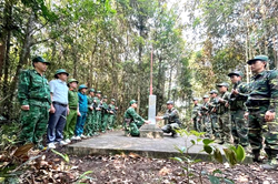 Tuần tra song phương bảo vệ an ninh biên giới Việt Nam - Lào
