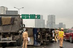 5 ô tô va chạm liên hoàn ở Vành đai 3 trên cao, 1 người bị thương