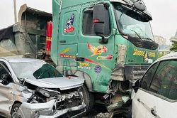 5 ô tô đâm liên hoàn, đường vành đai 3 trên cao ùn tắc cục bộ