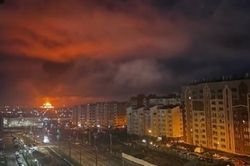 Kho chứa dầu ở Crưm bị tập kích, Hàn Quốc xem xét gửi vũ khí cho Ukraine
