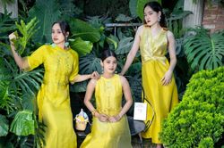 Xuân Thu truyền thông điệp tình cảm gia đình thiêng liêng lên áo dài