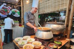 Festival nghề truyền thống Huế 2023: Tôn vinh tinh hoa nghề bún