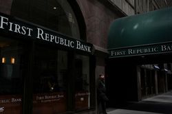 FDIC chuẩn bị tiếp quản Ngân hàng First Republic