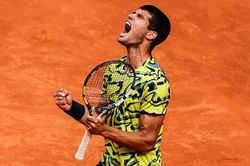 Madrid Open: Alcaraz ngược dòng ngoạn mục, Casper Ruud bị loại