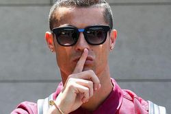 Ronaldo yêu cầu các nhân viên tuân thủ điều khoản không ai ngờ: Qua đời 70 năm cũng không được tiết lộ