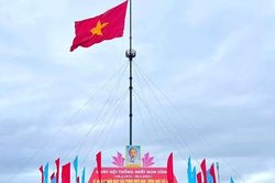 Xúc động lễ thượng cờ thống nhất non sông tại đôi bờ Hiền Lương - Bến Hải