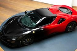 Chiêm ngưỡng Ferrari SF90 Spider phối hai tông màu độc lạ
