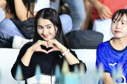 Những CĐV nữ 'đốt cháy' khán đài tại SEA Games 32
