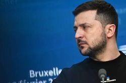 Tổng thống Ukraine Zelensky lý giải việc mang súng bên người