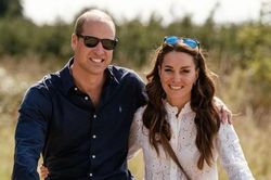 Ảnh tình tứ của Kate và William hút triệu lượt Thích