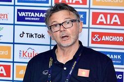 HLV Troussier: 'Quan trọng là Việt Nam giành chiến thắng'