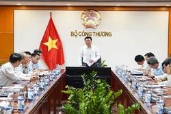 Nguồn cung xăng dầu trong nước bị động