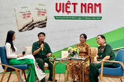 Cầu nối về một 'thời hoa lửa'