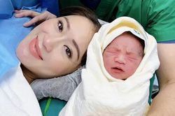 Ứng viên Thủ tướng Thái Lan sinh con sát ngày bầu cử