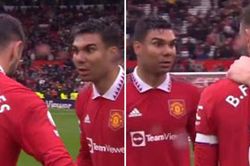 Casemiro quát thẳng mặt Bruno Fernandes vì sai lầm ngu ngốc khiến CĐV MU thích thú