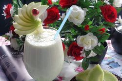 Cách làm sinh tố dưa lê bổ dưỡng lại đẹp da cho cả nhà vào cuối tuần