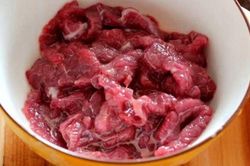 10 lần xào thịt bò thì 9 lần dai, khi ướp nhớ cho những thứ này thịt mềm ngon, người già cũng thích