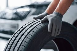 Những cách giúp lái xe tránh nổ lốp xe trong mùa nắng nóng
