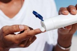 7 sai lầm khi dùng kem chống nắng có thể gây tổn thương da
