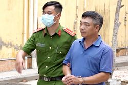 Bắt giam giám đốc in, phát hành, mua bán trái phép hóa đơn