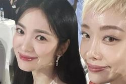Song Hye Kyo chụp ảnh với đồng nghiệp, Tóc Tiên bất ngờ bị gọi tên
