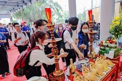 Giáo dục sinh viên qua nghi thức truyền thống kỉ niệm trường