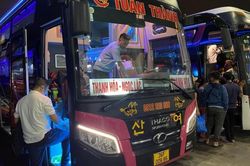 Người dân lo lắng không mua được vé trở lại thành phố dù chưa hết kỳ nghỉ lễ