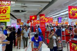 Nhiều điểm vui chơi, mua sắm ở thành Vinh chật kín người trong dịp nghỉ lễ